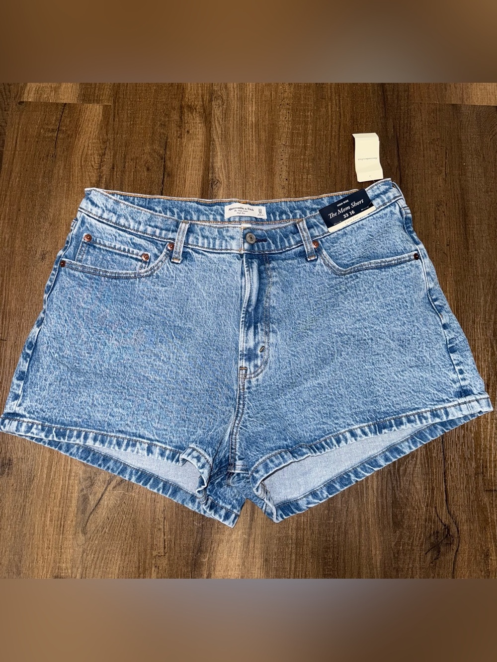 NWT Abercrombie & Fitch The Mom Short High-Waist Light Blue Denim Shorts